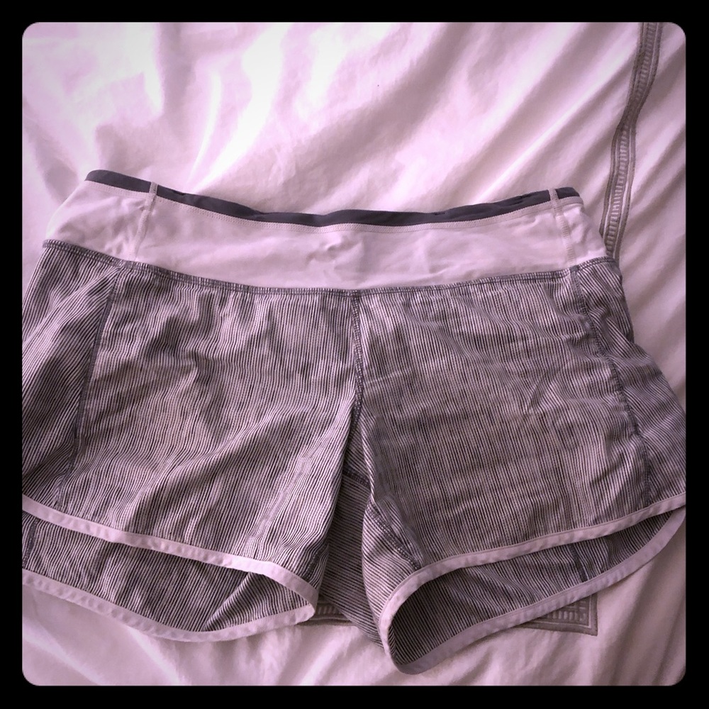 Lululemon size 6 gray and white shorts